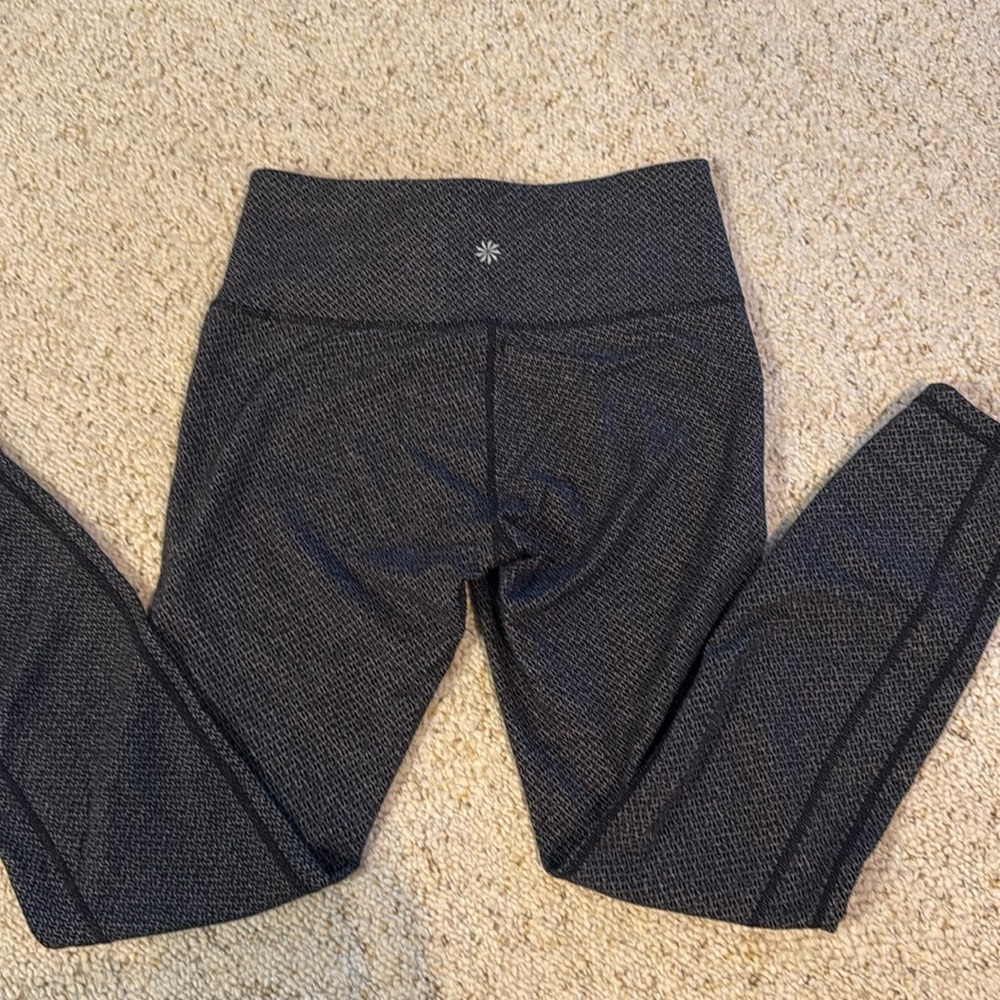 Athleta leggings sz MT slightly cropped